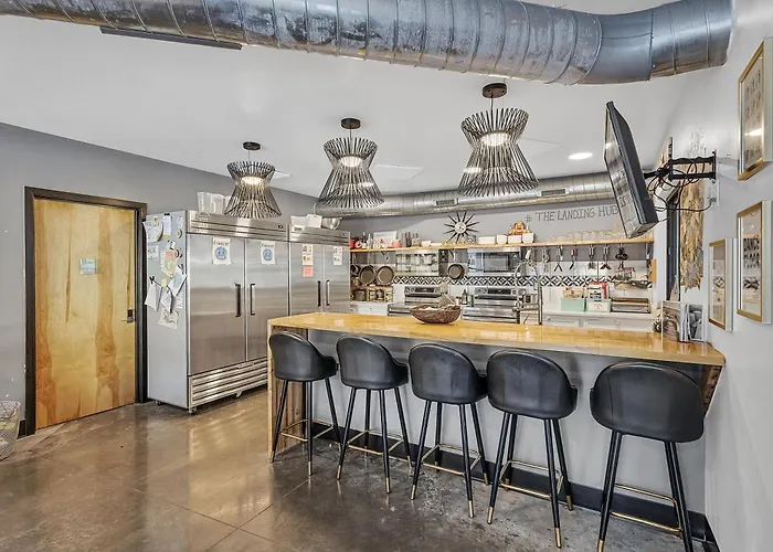Pet Friendly First Floor Queen Room For 2