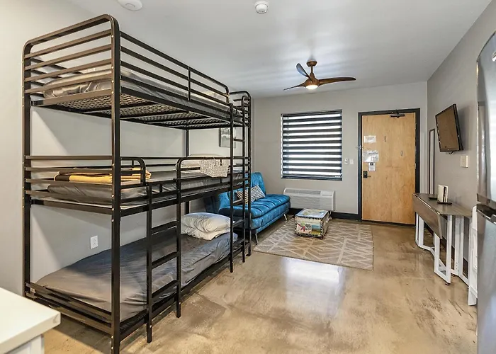 Modern And Clean Group Suite For 5 With Pool