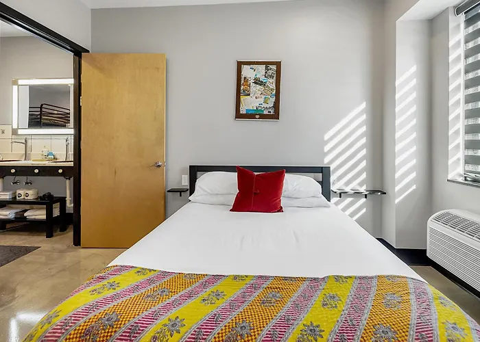 Modern And Clean Group Suite For 5 With Pool