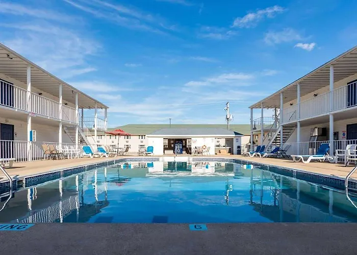 Family Hotel: Angel Inn Near Imax, A Travelodge By Wyndham