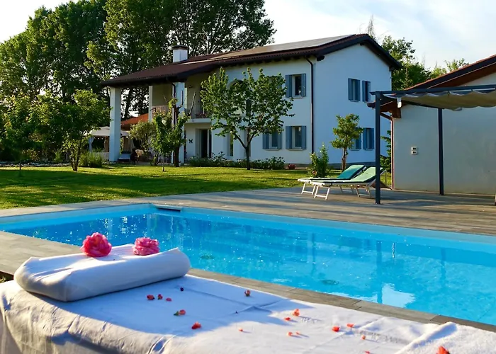Pool & Garden Villa Lelia