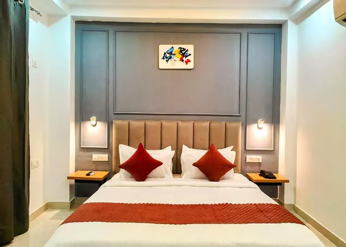 Family Hotel: Hotel Mavens White Artemis Hospital Road Sector 52 Gurgaon