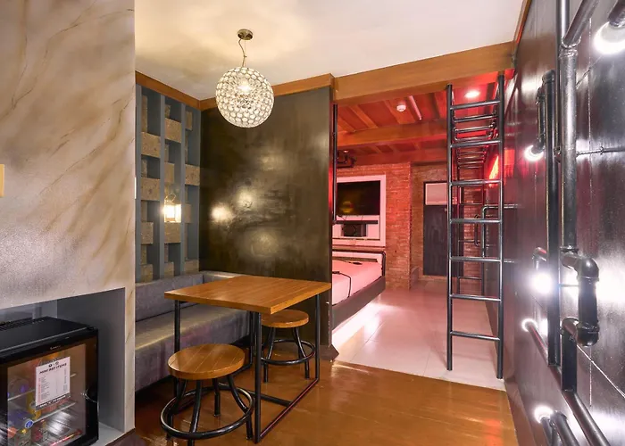 Hotel: Victoria Court Escarpment Pasig