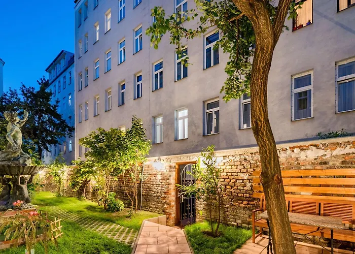 Best Western Plus Celebrity Suites