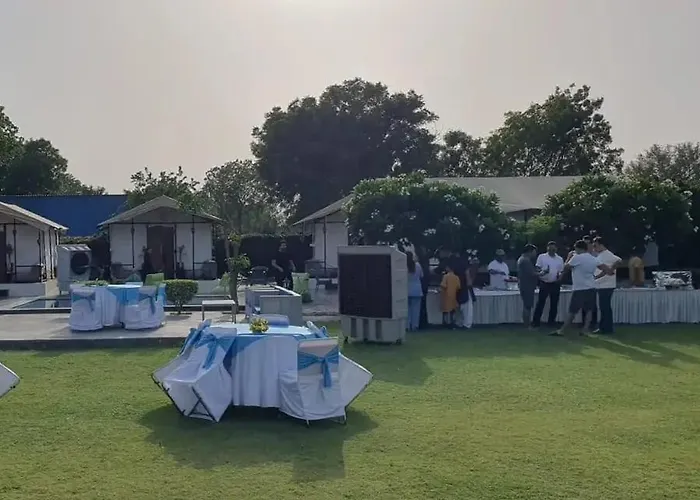 Vacation home: Luxury Farmhouse In Chhatarpur With Pool