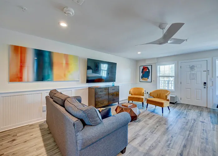 302 Queen Suite, 3Rd Floor Low Tide
