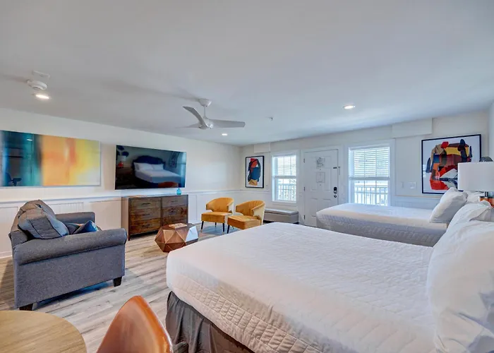 302 Queen Suite, 3Rd Floor Low Tide