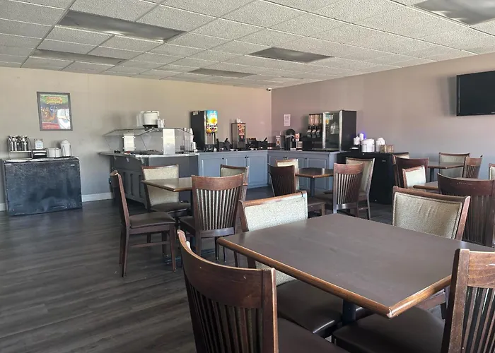 Family Hotel: Angel Inn Near Imax, A Travelodge By Wyndham