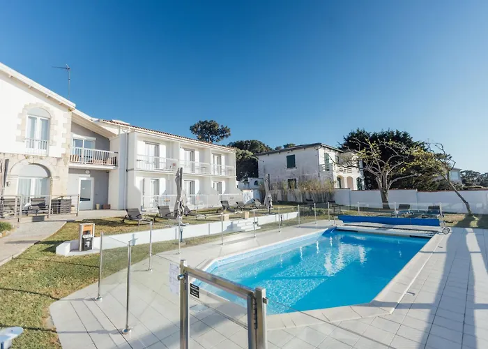 Beach Hotel - Le Grand Chalet