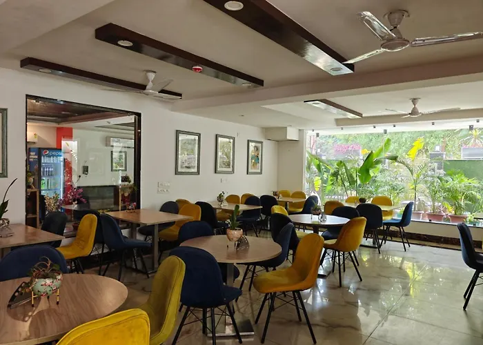 4 star hotel: Posh Residency Huda City Center Gurgaon