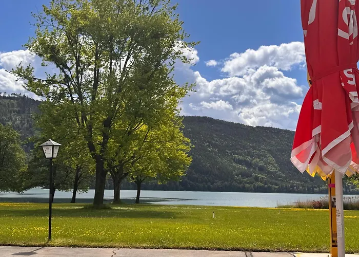 Lakeside Inn