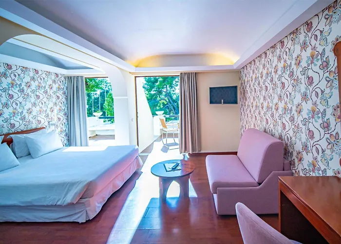 Ramada Loutraki Poseidon Resort