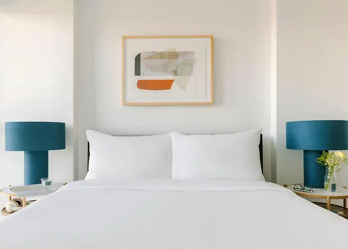 4 star hotel: Sonder By Marriott Bonvoy Artesa Apartments West Queen West