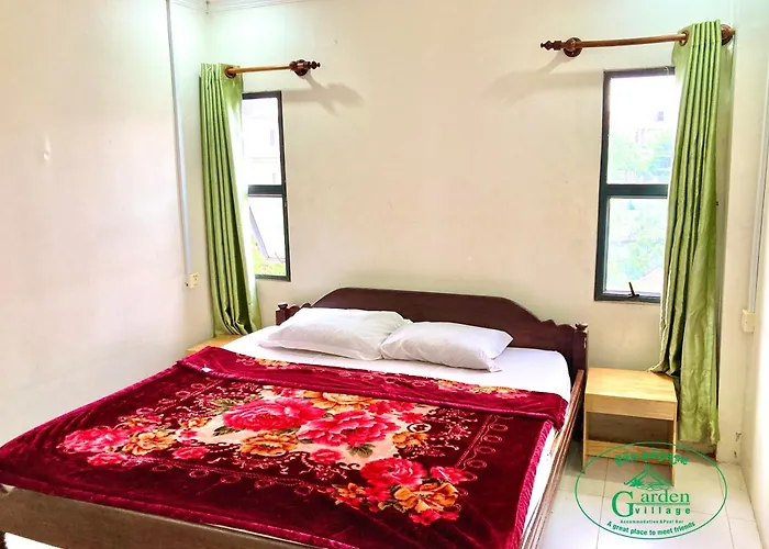 Guest house: Garden Village Guesthouse & Pool Bar