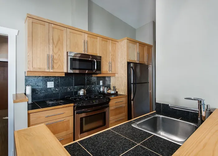 Airport Hotel: Cox Bay Beach Resort