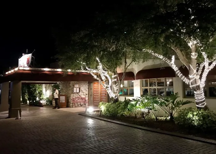 Cheap hotel: Best Western Naples Inn & Suites