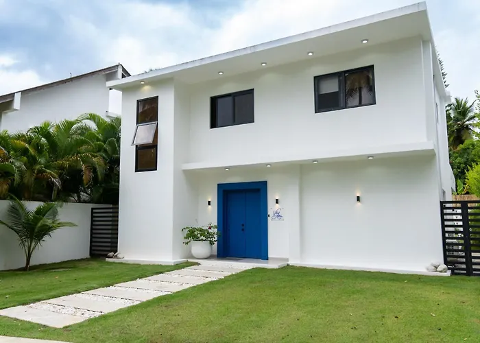 Casa de vacaciones: Villa Antonia Spectacular Private Stay With Pool, Just Steps From The Beach, Housekeeping & Kitchen In Exclusive Gated Community