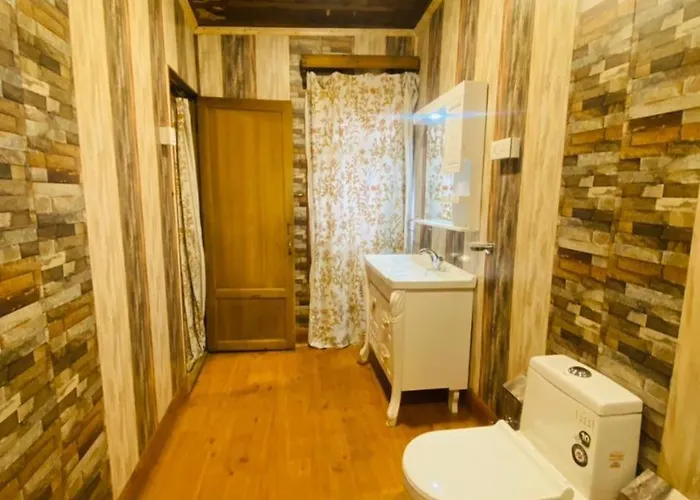 Showkat Houseboat Luxe Stays