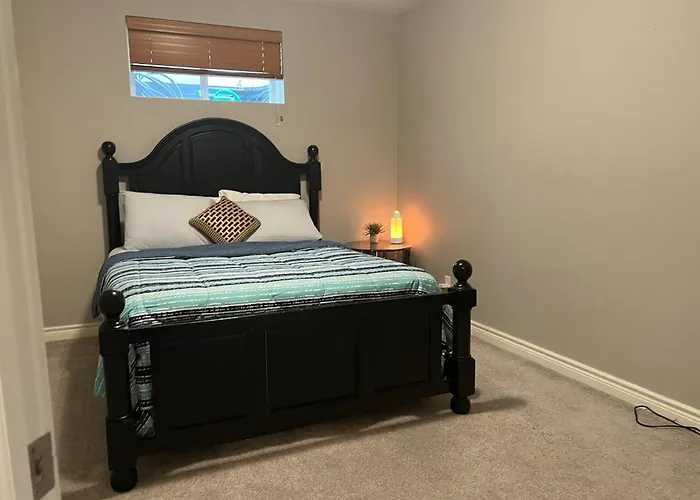 Rooms For Hosting , 1 King Bed And 1 Queen Bed Rooms