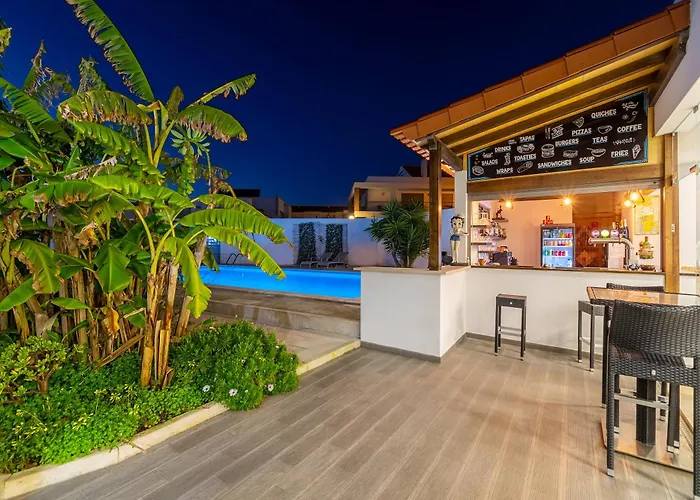 Silver Seahorse Garden Retreat