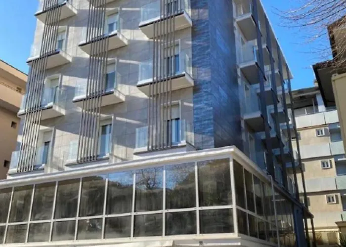 Hotel sulla spiaggia: Hotel Vernel