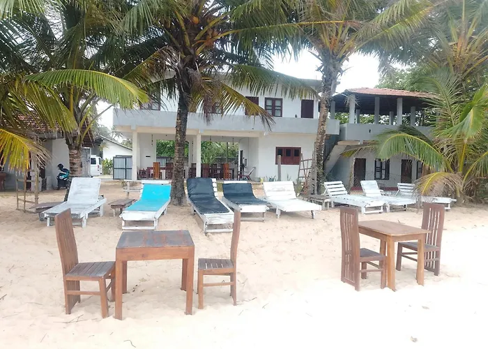 Kusuma'S Lazy Left Hostel