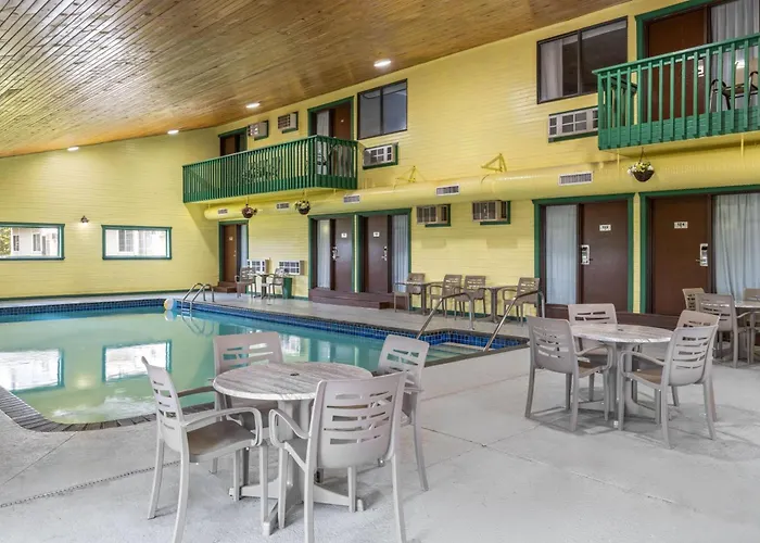 Cheap hotel: Baymont By Wyndham Duluth Spirit Mountain