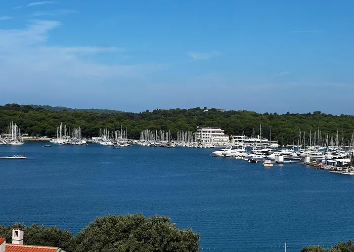 Vacation rental: Apartments By The Sea