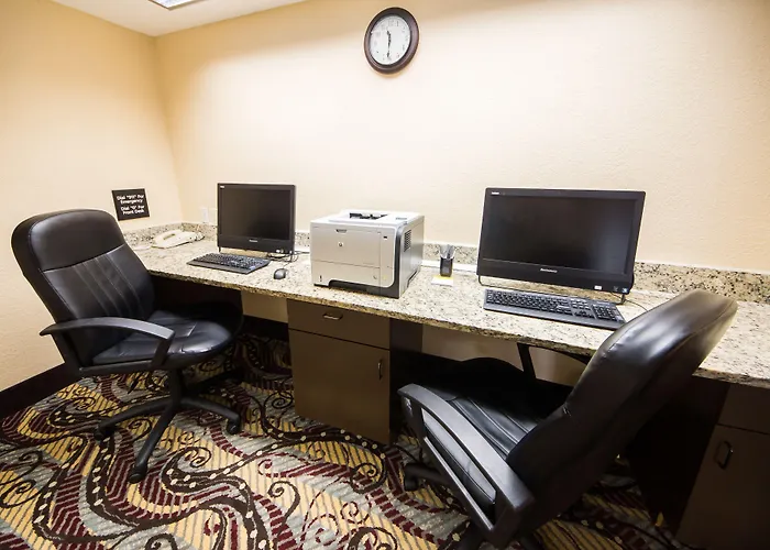 Cheap hotel: Ramada By Wyndham Orlando Florida Mall