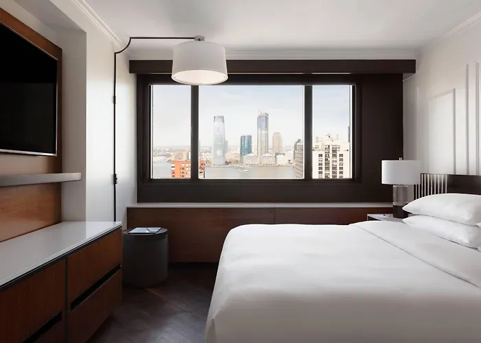 Hotel with Tennis: New York Marriott Downtown