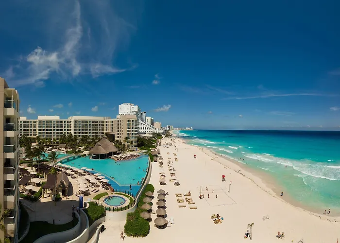 Hotel with Tennis: The Westin Lagunamar Ocean Resort Villas & Spa Cancun