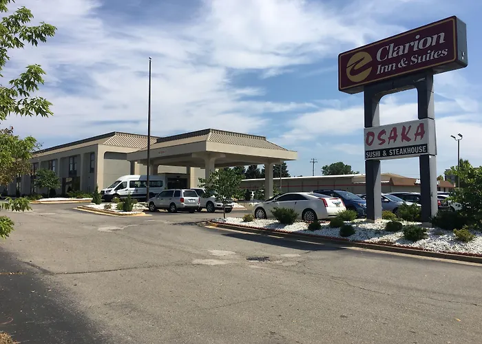 Clarion Inn & Suites Grand Rapids Airport