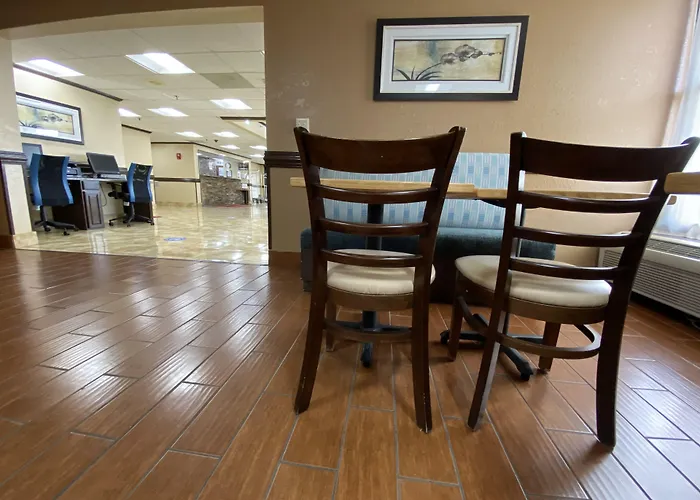 Clarion Inn & Suites Grand Rapids Airport