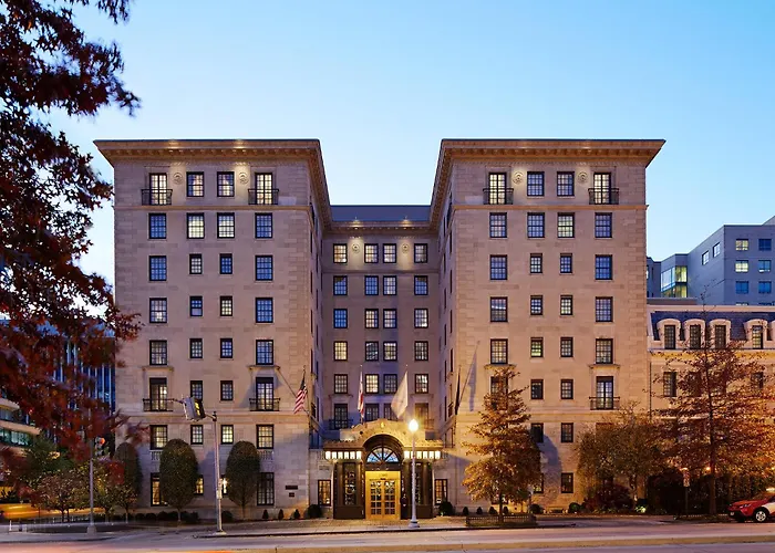Hotel with Tennis: The Jefferson Hotel
