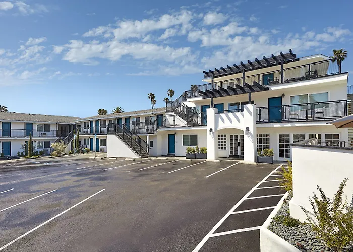 Pet Friendly hotel: The Shoal Hotel La Jolla Beach