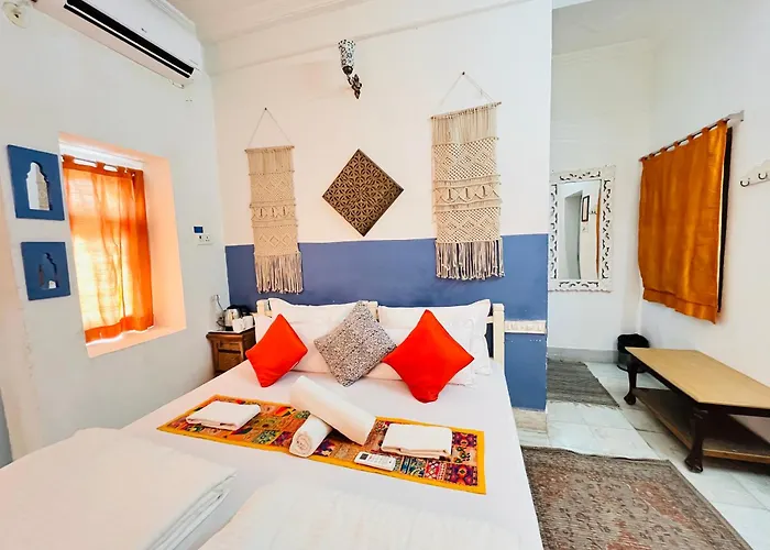 The Hostels Jaisalmer Crowd