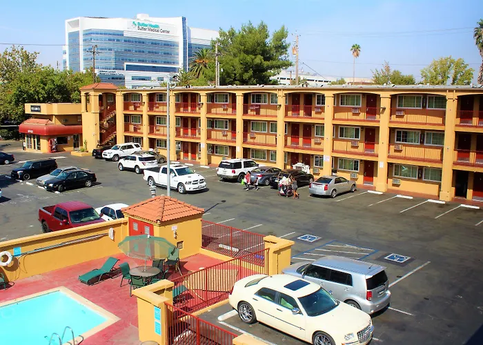 Motel: The Midtowner Hotel, Surestay Collection By Best Western