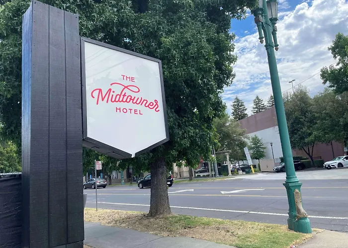 Motel: The Midtowner Hotel, Surestay Collection By Best Western