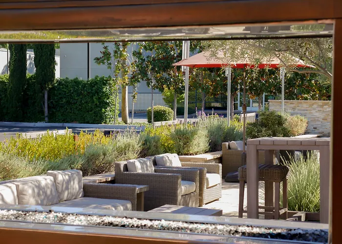 Resort: The Nest Hotel Palo Alto