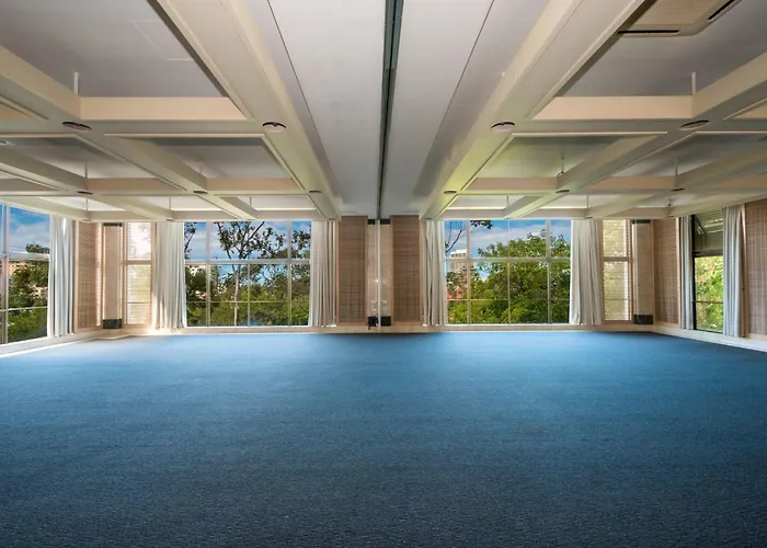 Hotels Close to Airport Greenmount Beach House