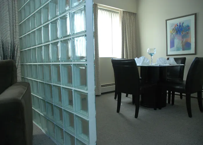 Family Hotel: Rosellen Suites At Stanley Park