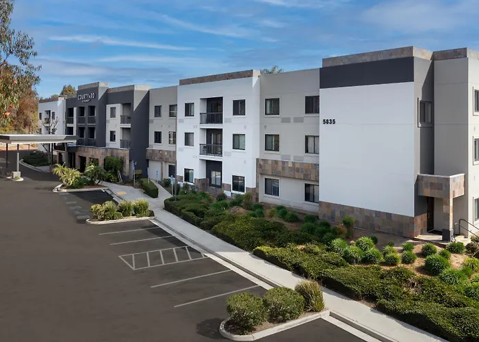 Hotel with pool: Courtyard By Marriott San Diego Carlsbad