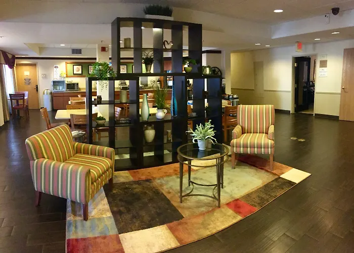 Hotel near College: Baymont By Wyndham Tucson Airport