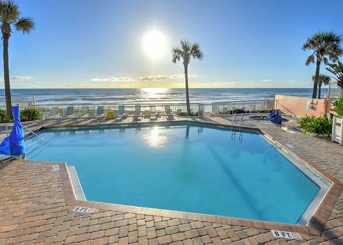 Pet Friendly hotel: Bahama House - Daytona Beach Shores