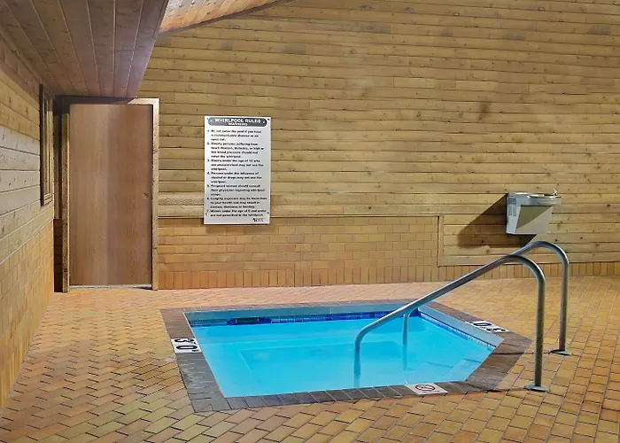 Pet Friendly hotel: Super 8 By Wyndham Sturgeon Bay