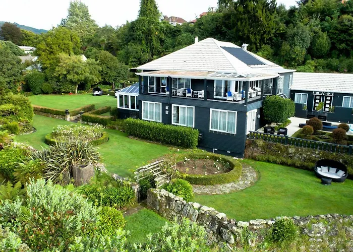 Black Swan Lakeside Boutique Hotel