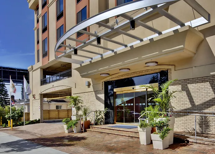 Luxury hotel only: Holiday Inn Express Hollywood Walk Of Fame By Ihg