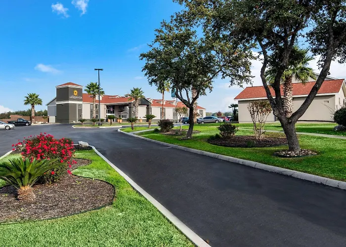 La Quinta Inn By Wyndham Brooks City Base