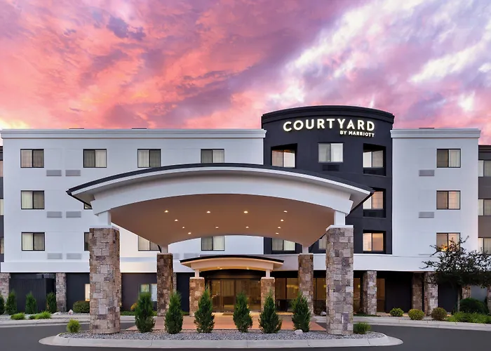 Family Hotel: Courtyard Missoula