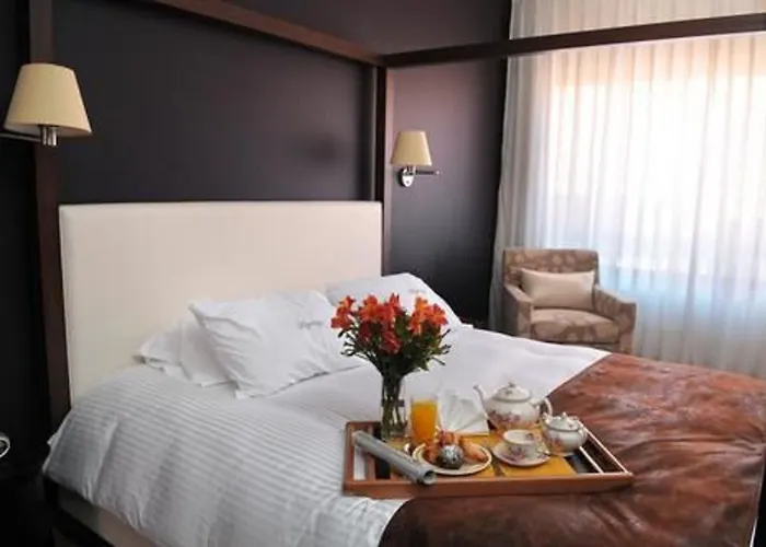 Hotel with view: Regency Park Hotel